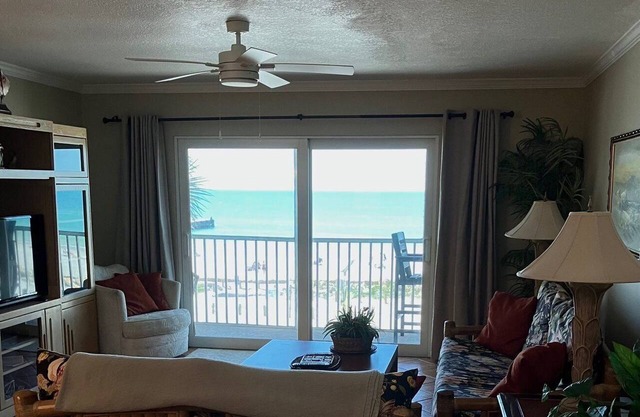Pelican Cove 5 - Anna Maria Island - Condo 2 Bedroom/2 Bath beach side, maximum occupancy of 5 people.