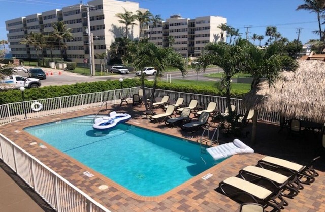 RENOVATED! Condo 1 block from the beach