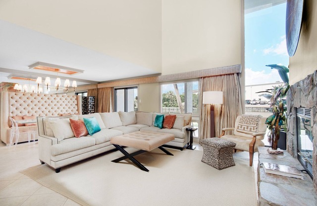 Shoreline TH 4-1 | Lake View & Steps to Beach
