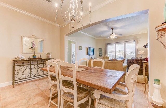 Stylish Condo with Heated Pools, Gym and Balcony Dining