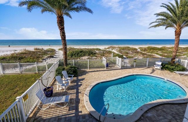 Sunset Villas 2 Amazing VIEWS|pool|sun deck|Beachfront-only 4 condos!