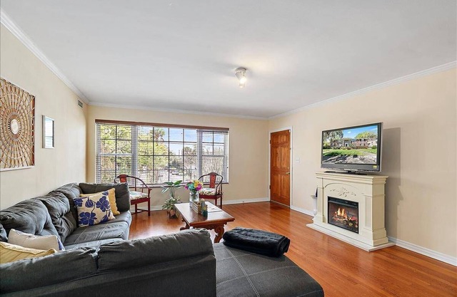 This serviced apartment is a 2 bedroom(s), 1 bathrooms, located in Jacksonville, FL.