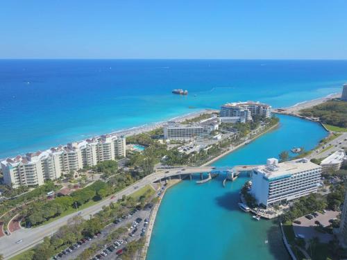 Waterstone Resort Marina Boca Raton Curio 