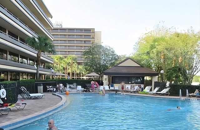 Your Relaxing Getaway Awaits! 2 Classy Units, Outdoor Pool, Free Parking