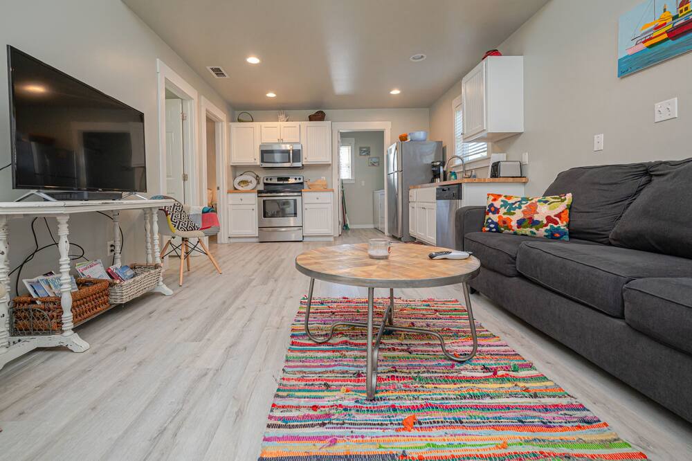 Rockport Cottage | Seaside Retreat - family friendly with community pool!