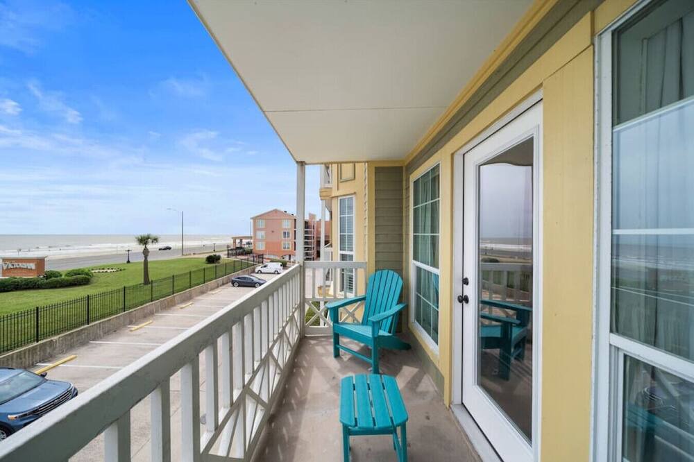 Galveston Apartment | Beachfront View- Pool-Victorian Condo-Sleeps 8