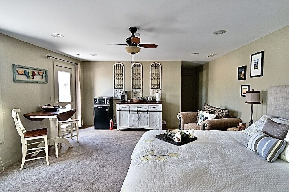 Westcliffe House | Three room suite with fire pit & grill on private patio under the Aspens