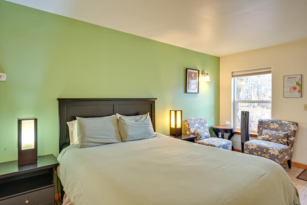 Crestone Apartment | Walkable ‘Stargate’ Studio in Tranquil Crestone!