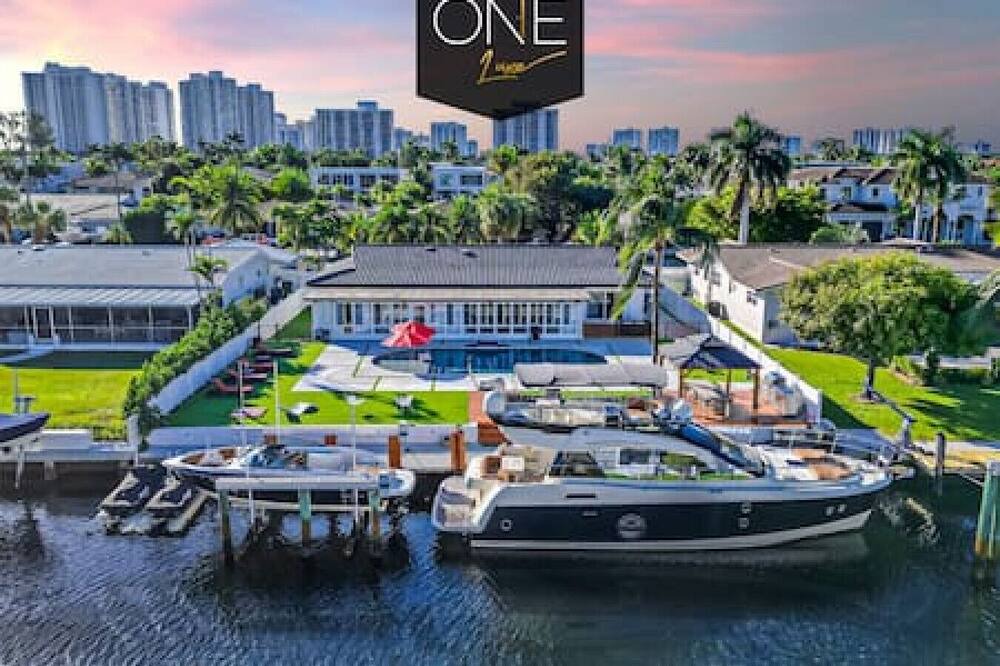 Hallandale Beach Villa | Luxe Waterfront Heated Pool Home