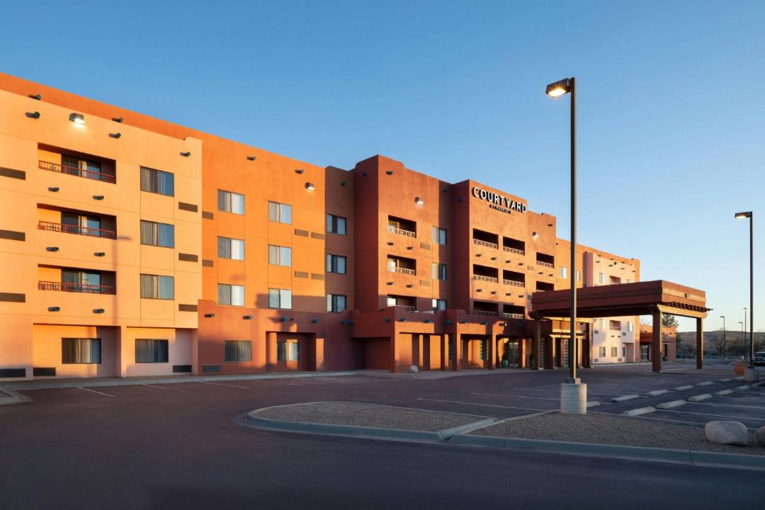 Farmington Hotel | Courtyard Farmington