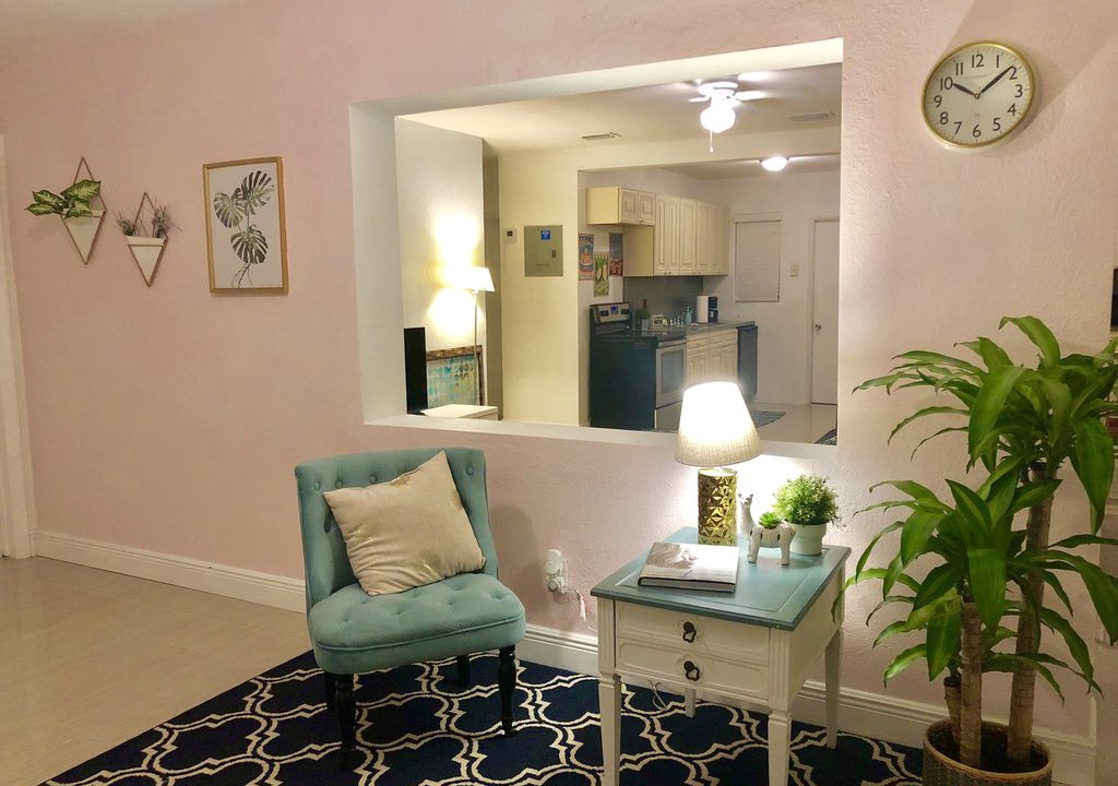 Photo of Livingroom in South Middle River