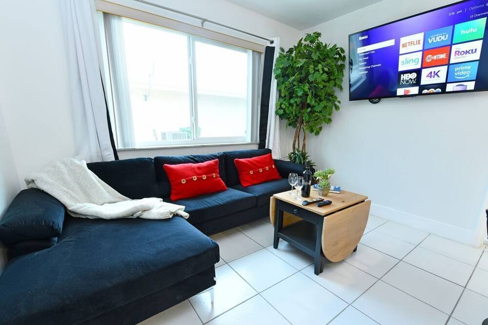 Photo of Livingroom in Coral Ridge Isles