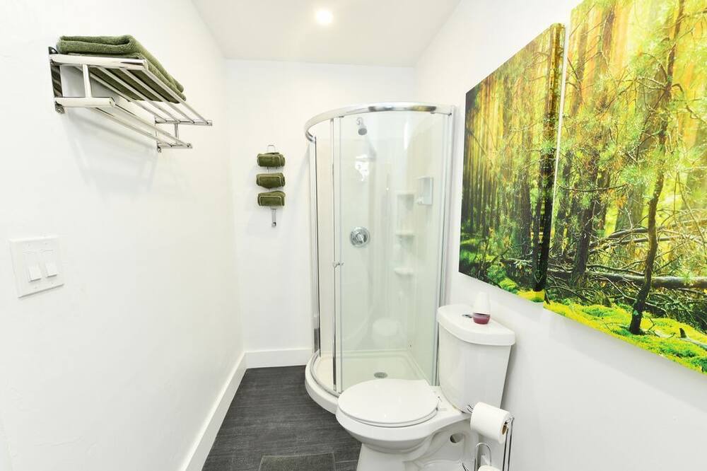 Photo of Bathroom in Coral Ridge Isles