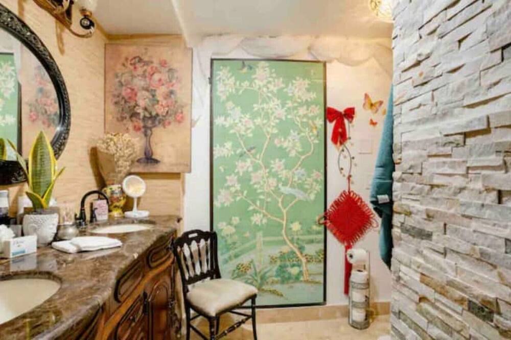 Photo of Bedroom in Hallandale Beach