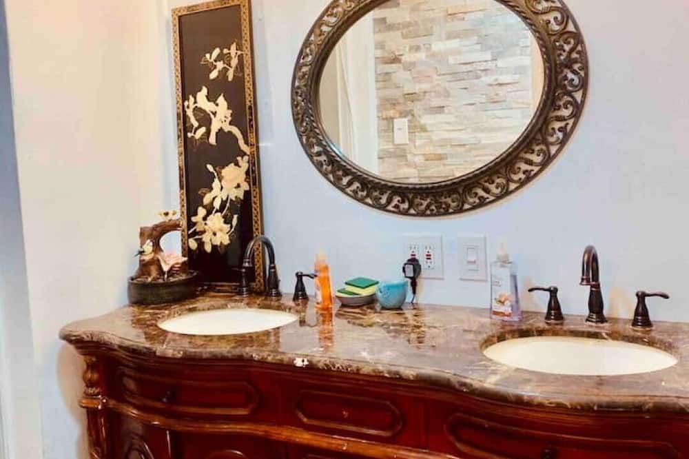 Photo of Bathroom in Hallandale Beach