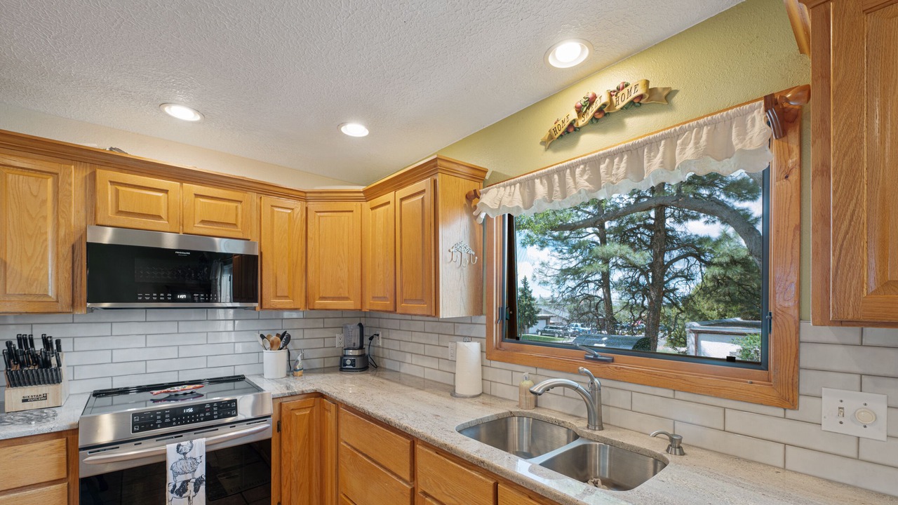 Photo of Kitchen in Loma Del Rey