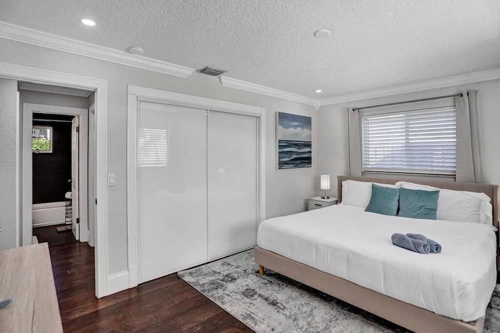Photo of Bedroom in Deerfield Beach