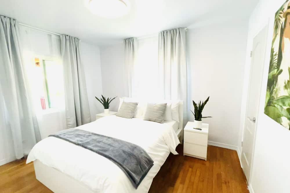 Photo of Bedroom in Royal Poinciana