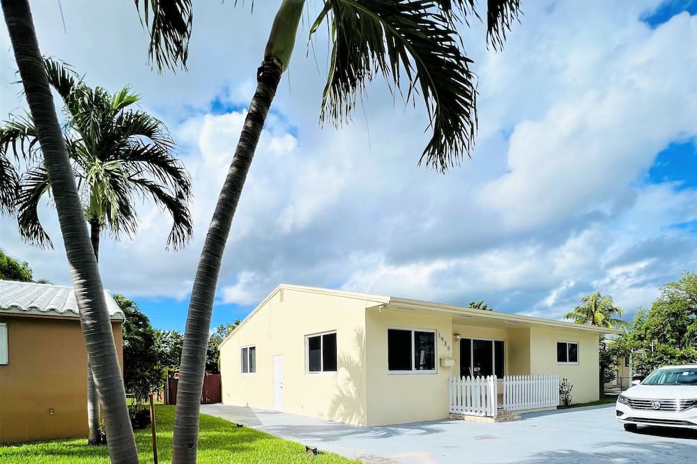 Photo of Outdoor in Royal Poinciana