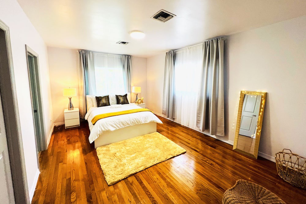 Photo of Bedroom in Royal Poinciana