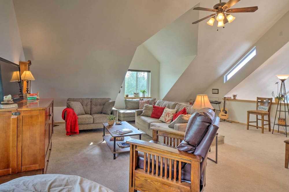 Photo of Livingroom in Indian Mountain