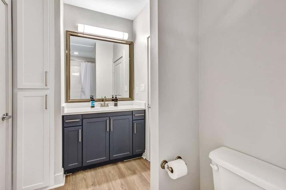 Photo of Bathroom in Deep Ellum