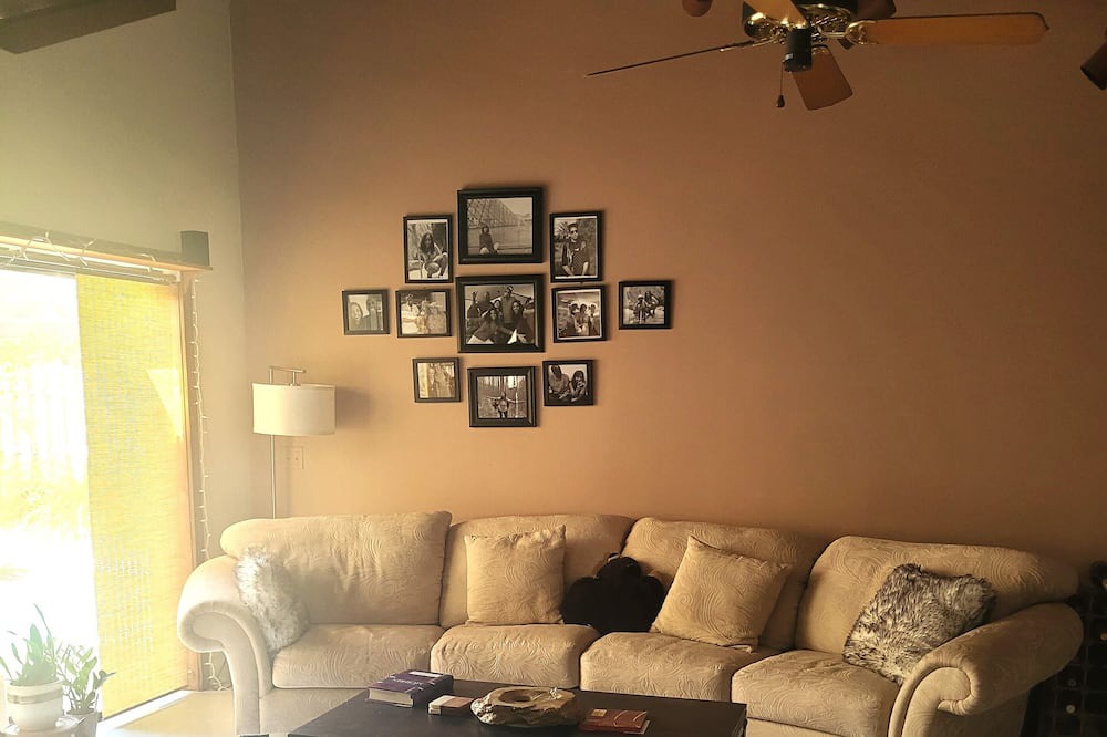 Photo of Livingroom in Tamarac
