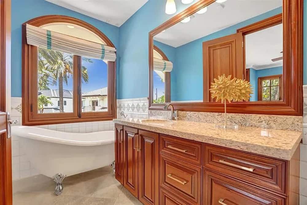 Photo of Bathroom in Lighthouse Point