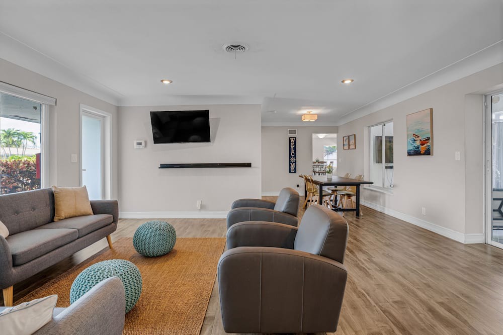 Photo of Bedroom in Coral Ridge Isles
