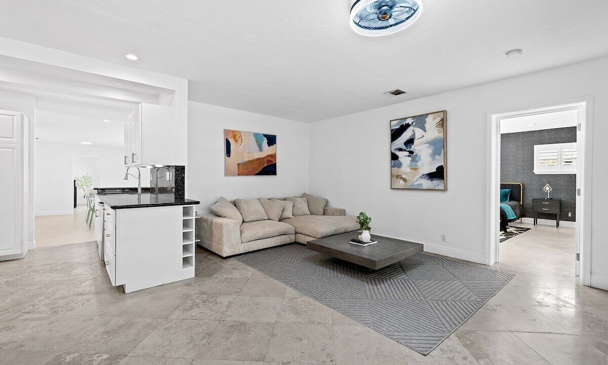 Photo of Livingroom in Dolphin Isles