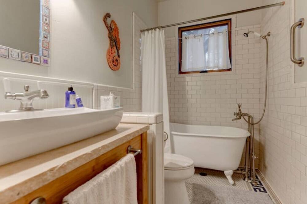 Photo of Bathroom in Hyde Park