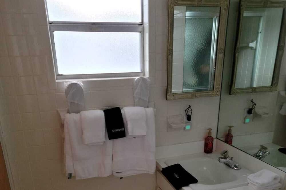 Photo of Bathroom in Harbor Village