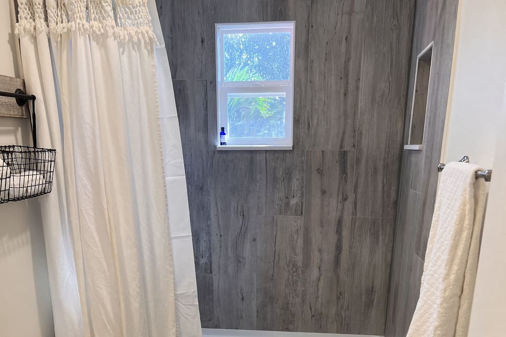 Photo of Bathroom in New Melbourne Beach