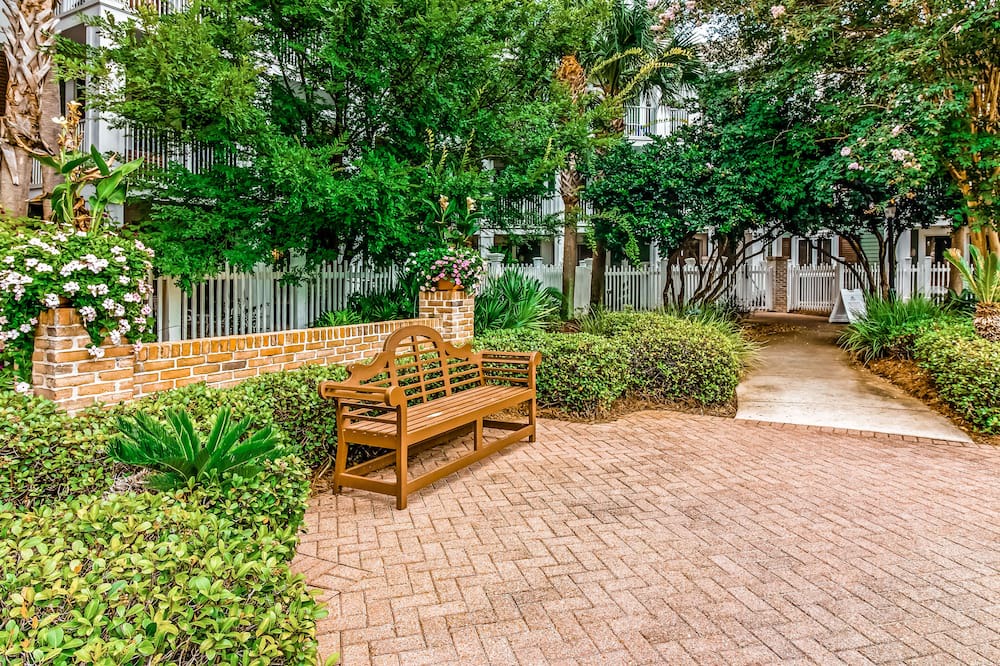 Photo of Outdoor in Baytowne Wharf