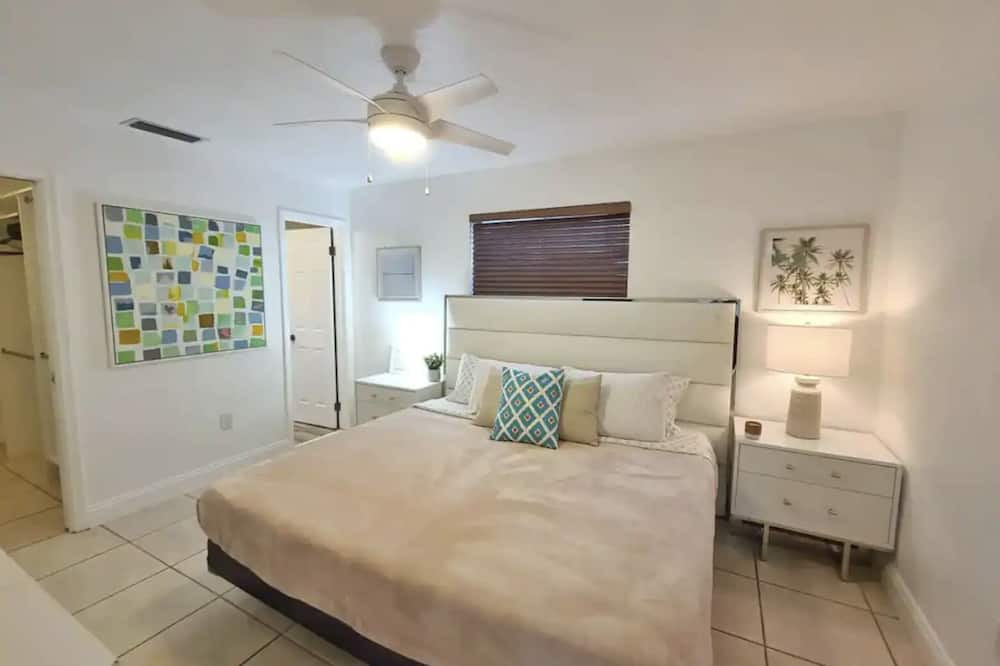 Photo of Bedroom in Sunrise