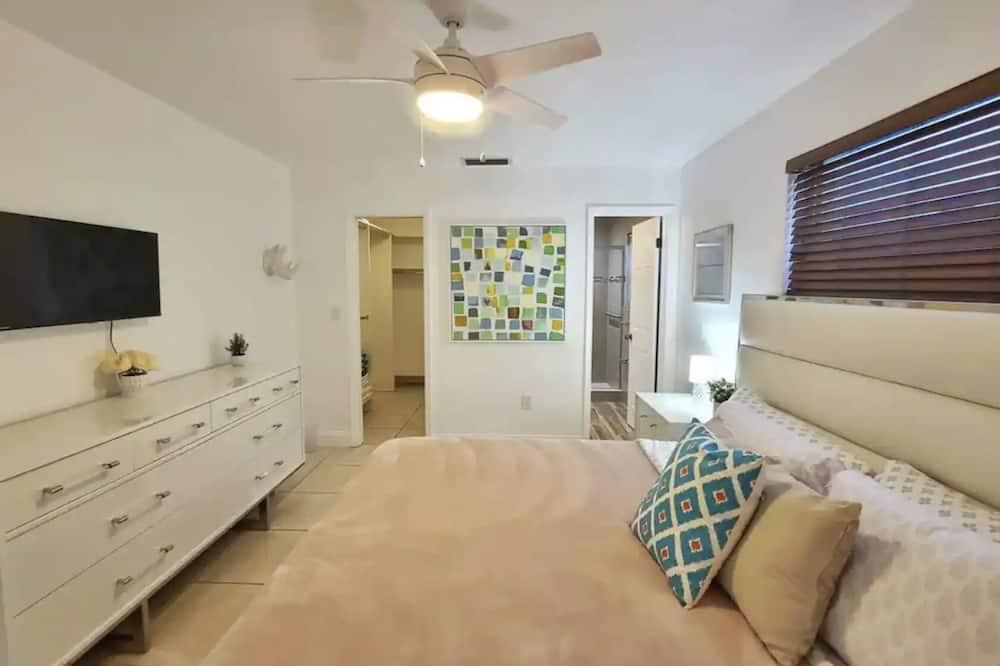 Photo of Bedroom in Sunrise