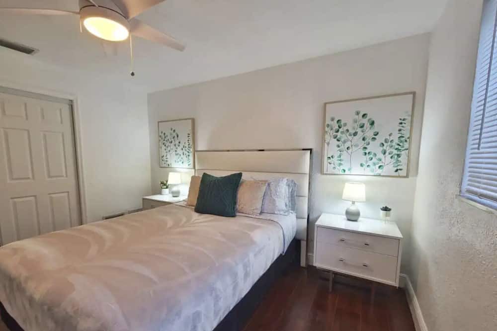 Photo of Bedroom in Sunrise