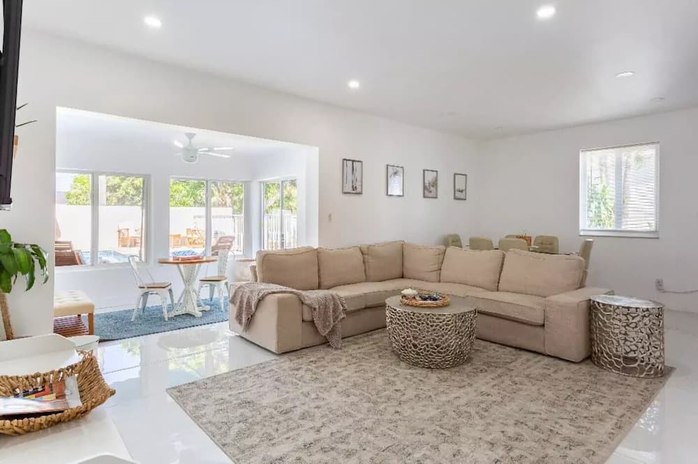 Photo of Livingroom in Hallandale Beach