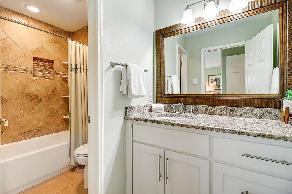 Photo of Bathroom in Key Allegro