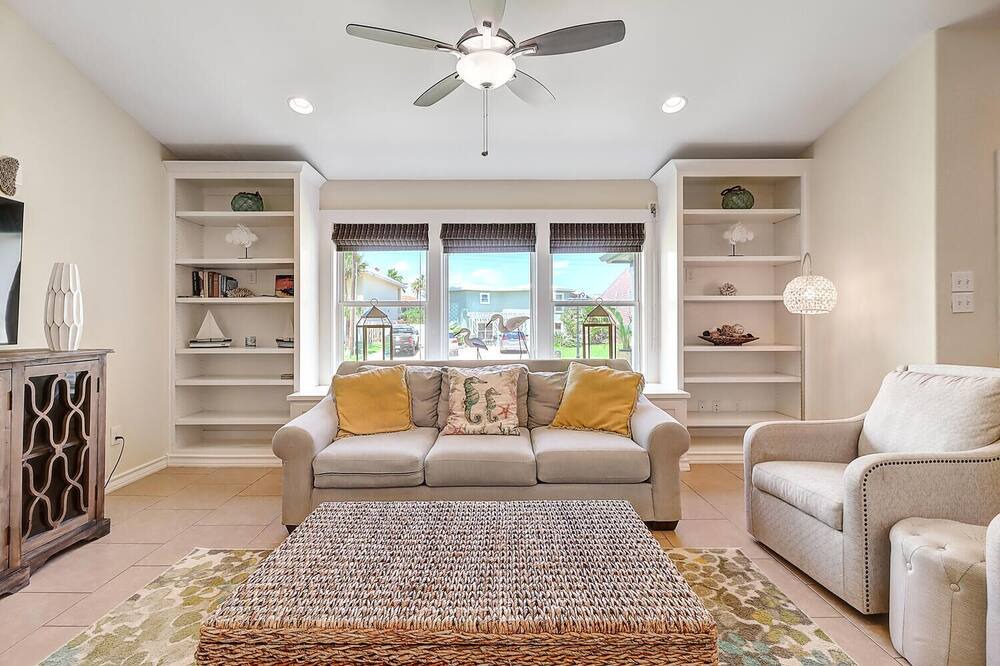 Photo of Livingroom in Key Allegro