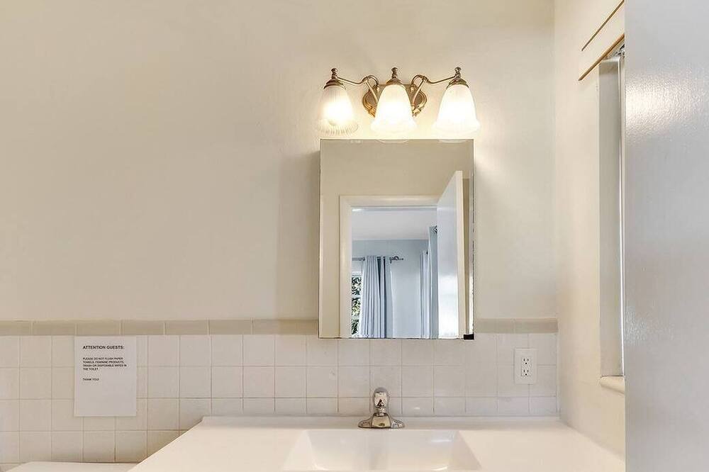 Photo of Bathroom in Coral Ridge Isles