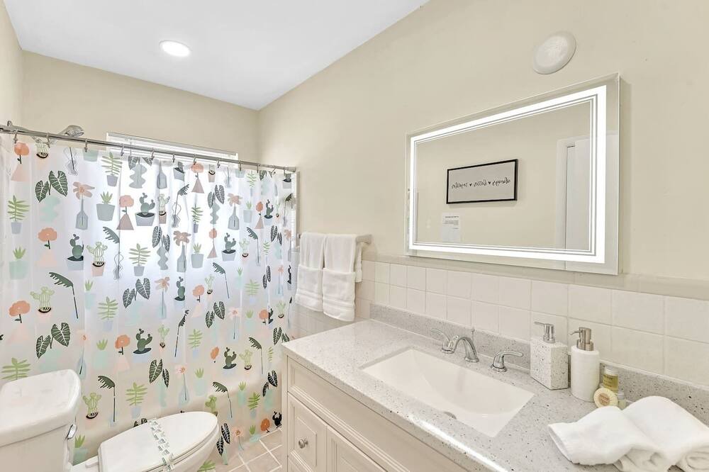 Photo of Bathroom in Coral Ridge Isles