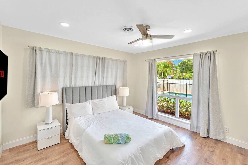 Photo of Bedroom in Coral Ridge Isles