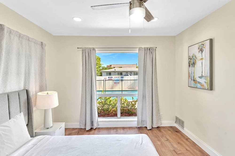 Photo of Bedroom in Coral Ridge Isles