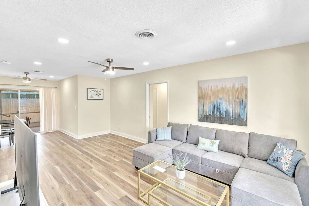 Photo of Livingroom in Coral Ridge Isles