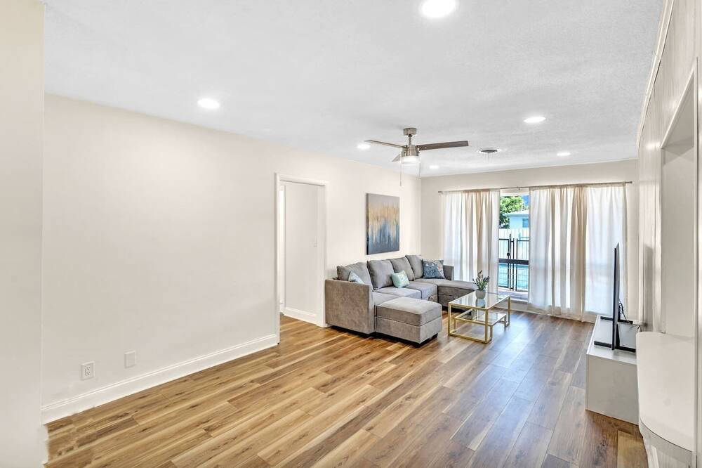 Photo of Livingroom in Coral Ridge Isles