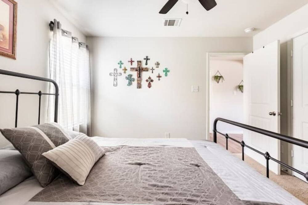 Photo of Bedroom in Medina Valley