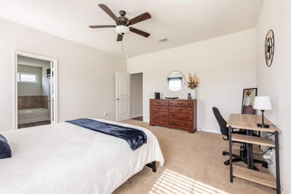 Photo of Bedroom in Medina Valley
