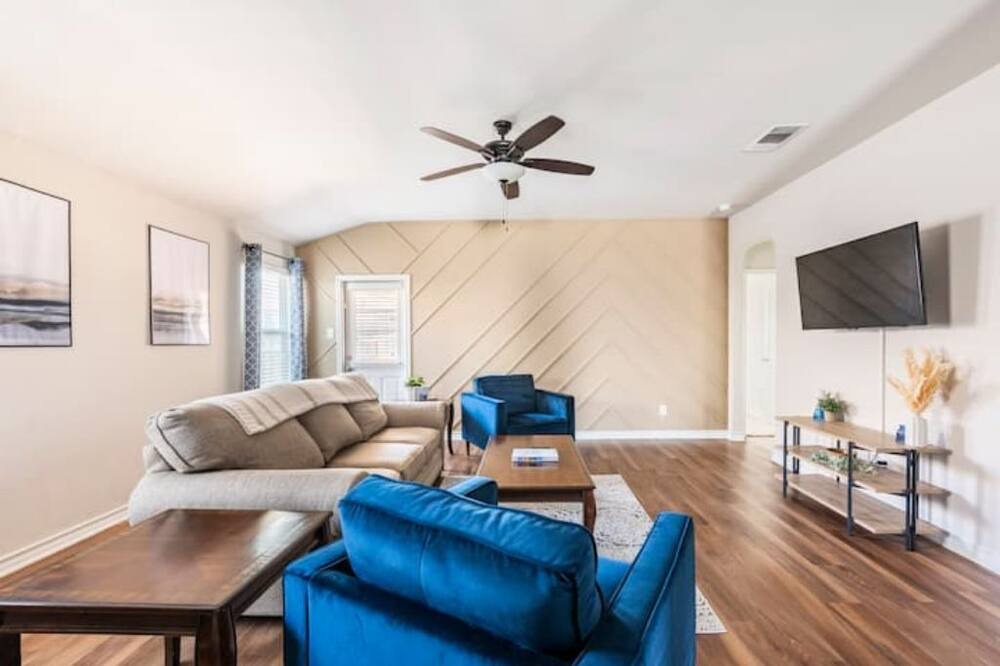 Photo of Livingroom in Medina Valley