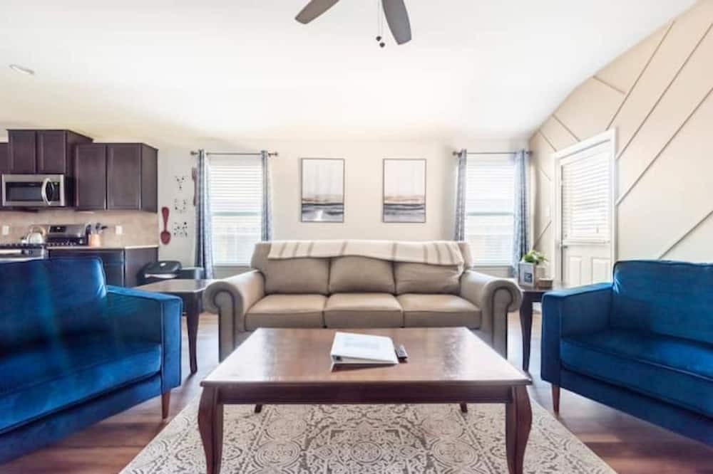 Photo of Livingroom in Medina Valley